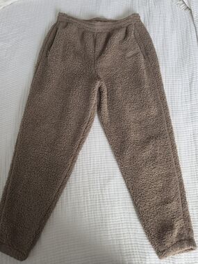 SKIMS Sherpa Joggers in Taupe Brown
